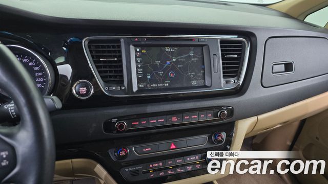 Kia Canival 2018 — photo 19