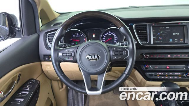 Kia Canival 2018 — photo 20