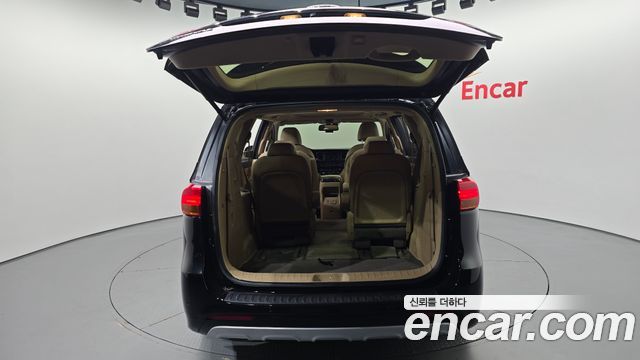 Kia Canival 2018 — photo 25