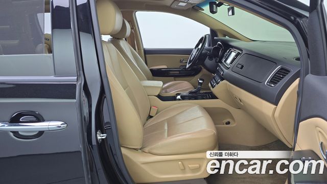 Kia Canival 2018 — photo 16