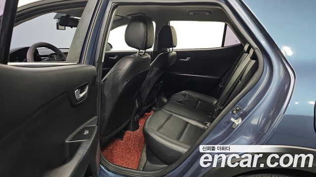 Kia Stonic 2018 — photo 12