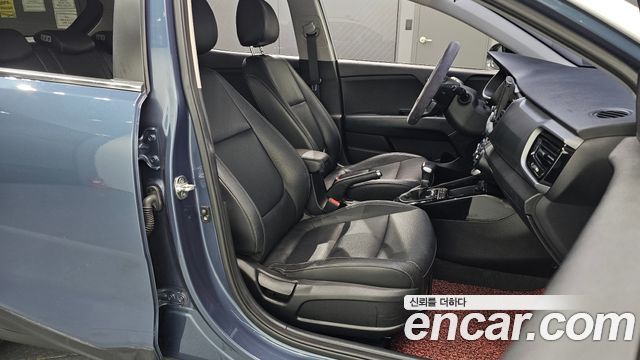 Kia Stonic 2018 — photo 13