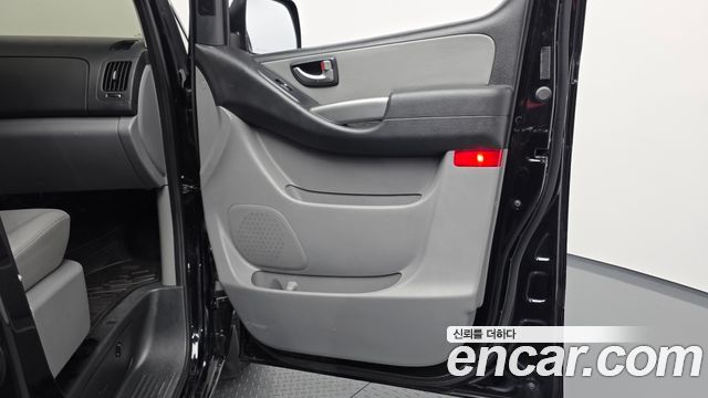 Hyundai Starex 2019 — photo 15
