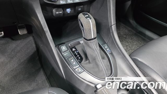 Hyundai Veloster 2021 — photo 12