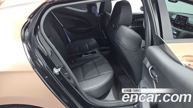 Hyundai Veloster 2021 — photo 17