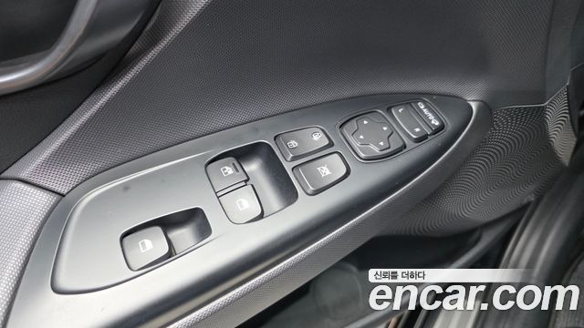 Hyundai Veloster 2021 — photo 26