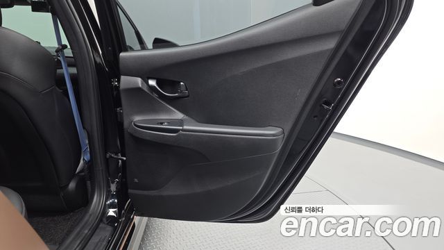 Hyundai Veloster 2021 — photo 15