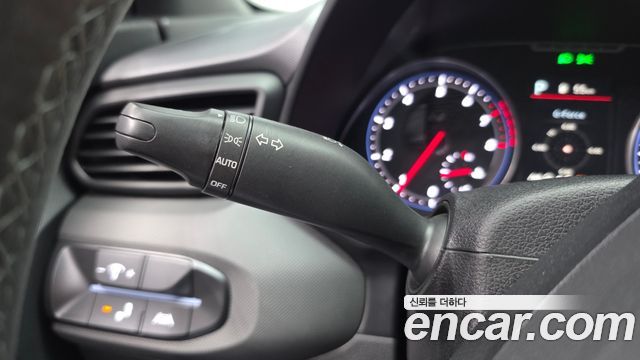 Hyundai Veloster 2021 — photo 27