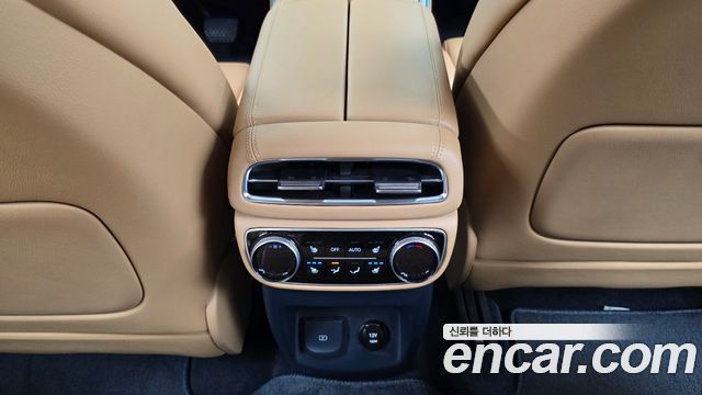 Genesis GV80 2023 — photo 24