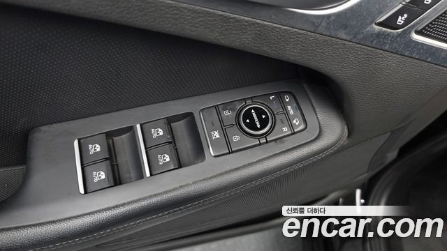 Genesis G80 2018 — photo 30