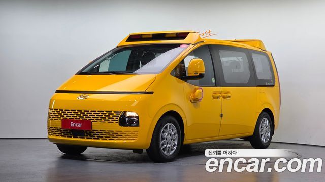 Hyundai Staria 2024 — photo 1