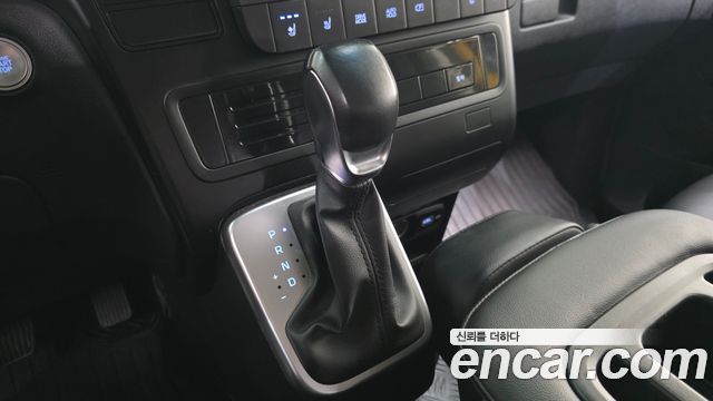 Hyundai Staria 2024 — photo 9