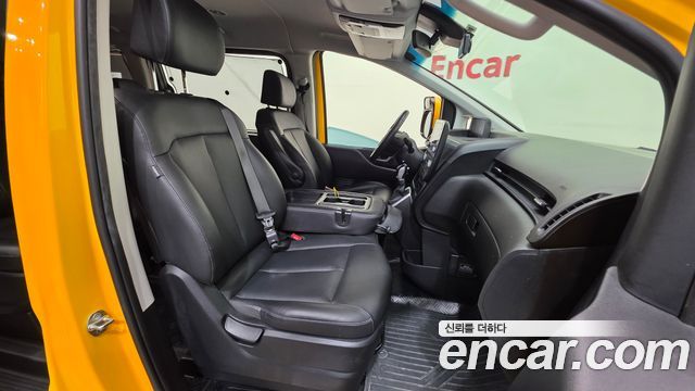 Hyundai Staria 2024 — photo 10