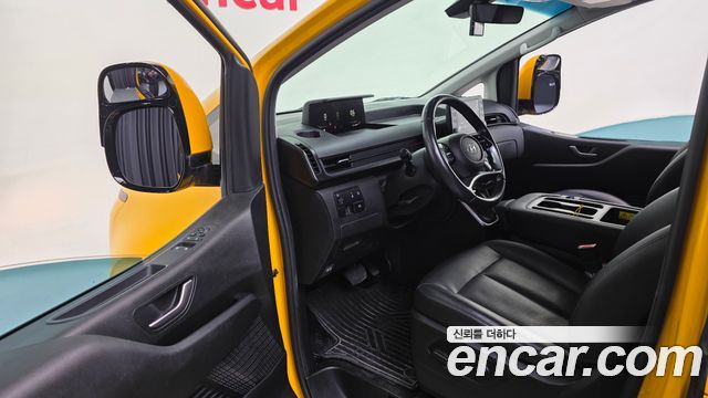 Hyundai Staria 2024 — photo 11