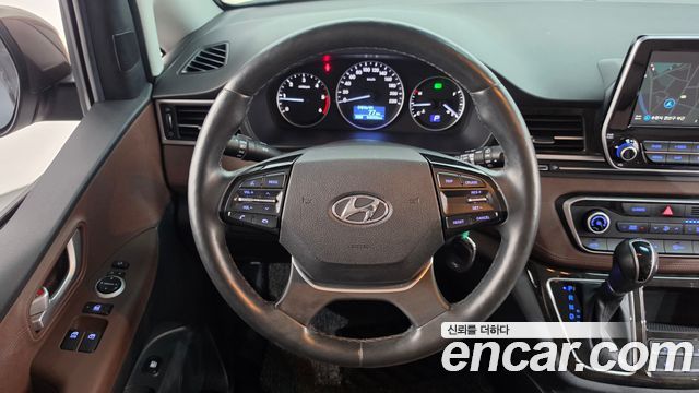 Hyundai Starex 2019 — photo 13