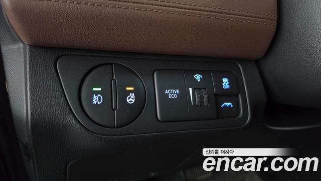 Hyundai Starex 2019 — photo 16