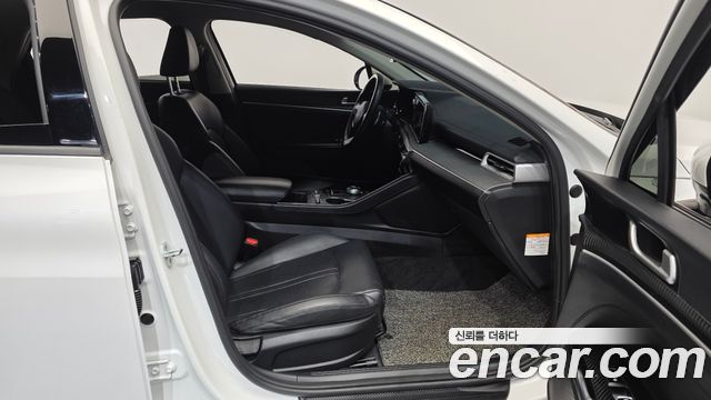 Kia K5 2023 — photo 17