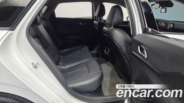 Kia K5 2023 — photo 18