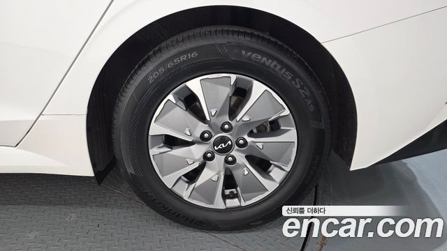 Kia K5 2023 — photo 7