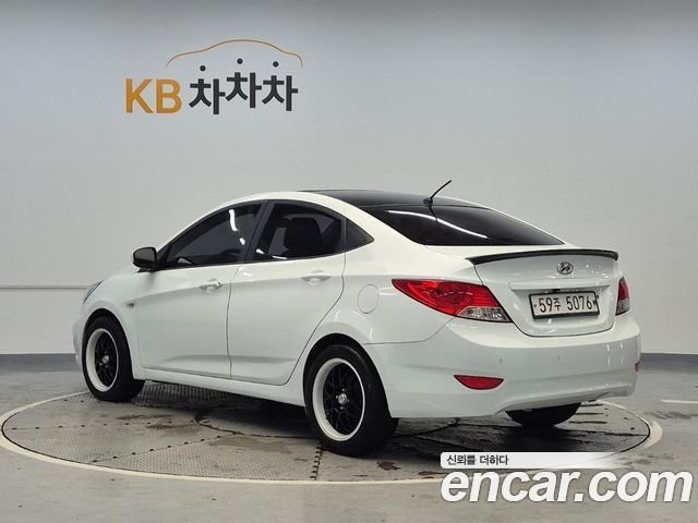 Hyundai Accent 2011 — photo 2