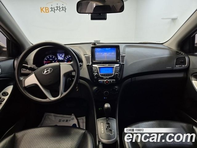Hyundai Accent 2011 — photo 7