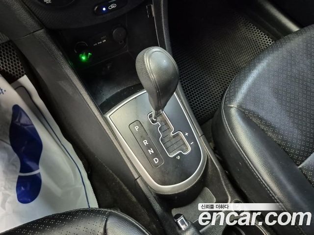 Hyundai Accent 2011 — photo 9