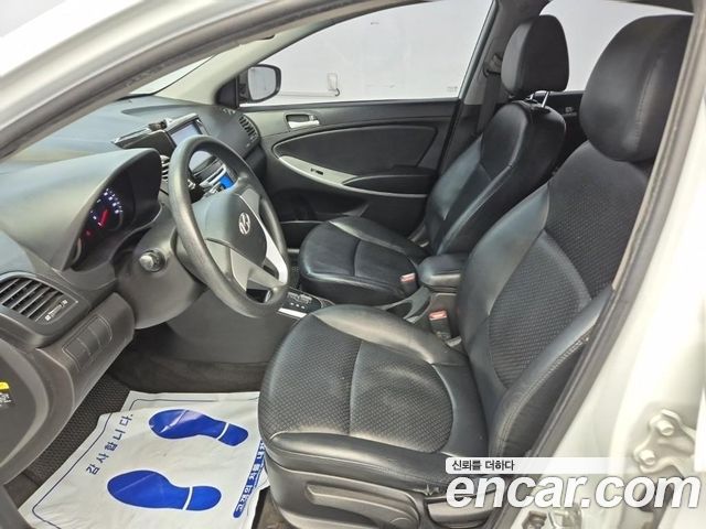 Hyundai Accent 2011 — photo 10