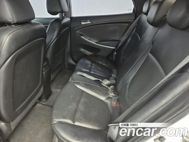 Hyundai Accent 2011 — photo 12