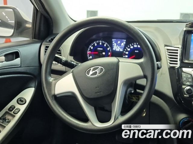 Hyundai Accent 2011 — photo 18