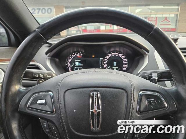 Lincoln MKZ 2017 — photo 8