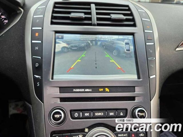 Lincoln MKZ 2017 — photo 12