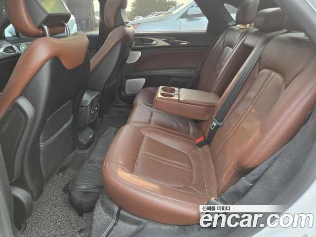 Lincoln MKZ 2017 — photo 13