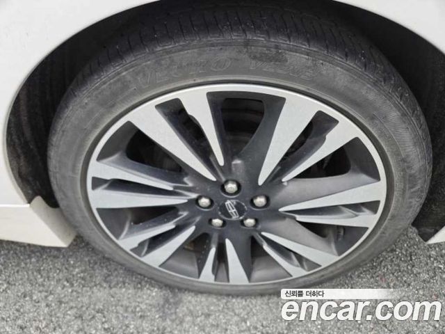 Lincoln MKZ 2017 — photo 14