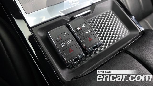 Land Rover Range Rover Evoque 2020 — photo 32