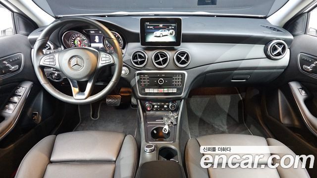 Mercedes-Benz GLA-Class 2019 — photo 10