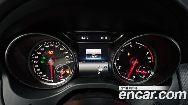 Mercedes-Benz GLA-Class 2019 — photo 11