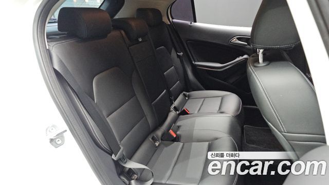 Mercedes-Benz GLA-Class 2019 — photo 23