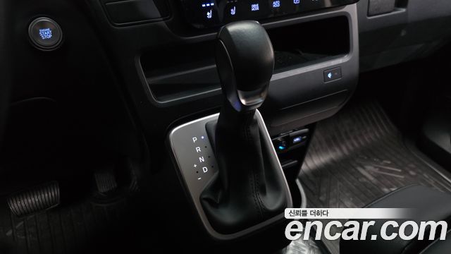 Hyundai Staria 2024 — photo 9