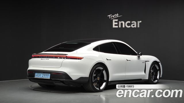 Porsche Taycan 2023 — photo 2