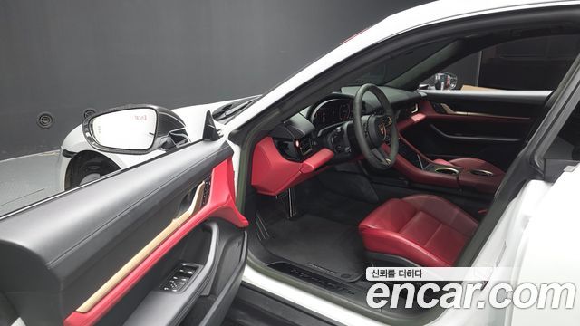 Porsche Taycan 2023 — photo 13