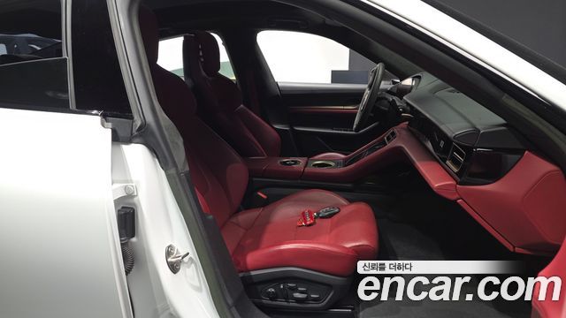 Porsche Taycan 2023 — photo 17