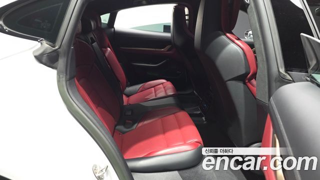 Porsche Taycan 2023 — photo 18