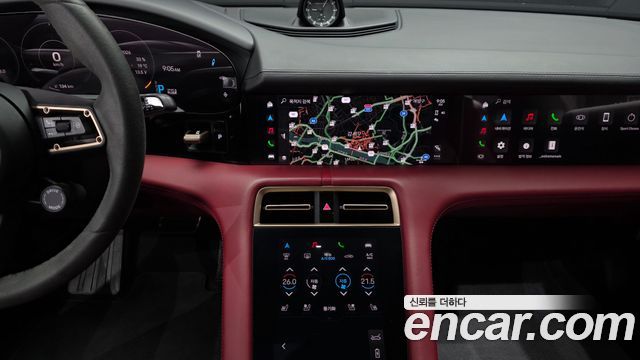 Porsche Taycan 2023 — photo 20