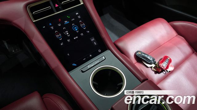 Porsche Taycan 2023 — photo 24
