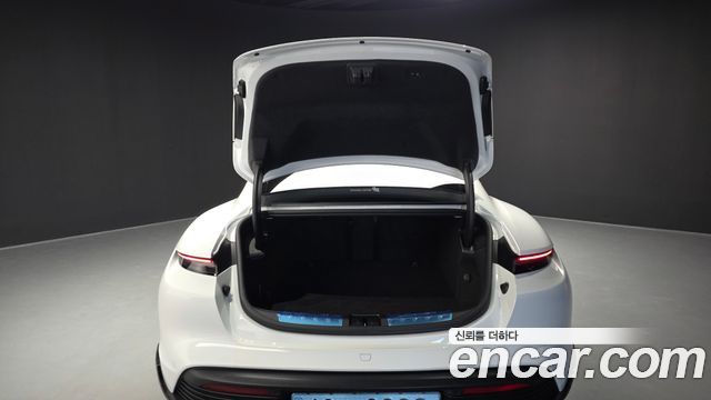Porsche Taycan 2023 — photo 26