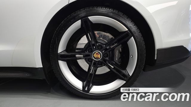 Porsche Taycan 2023 — photo 7