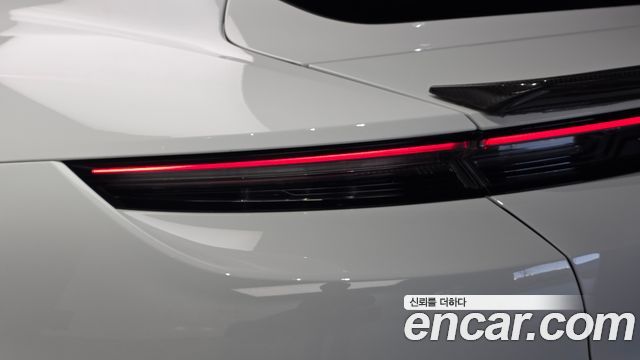 Porsche Taycan 2023 — photo 9