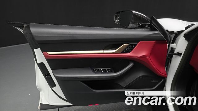 Porsche Taycan 2023 — photo 14