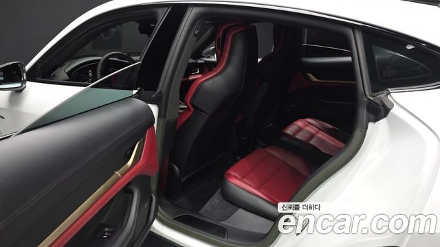 Porsche Taycan 2023 — photo 16