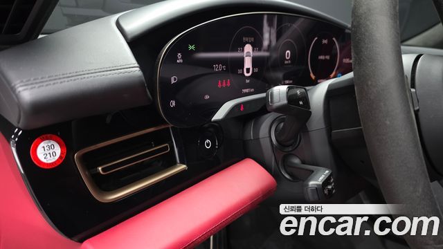 Porsche Taycan 2023 — photo 29